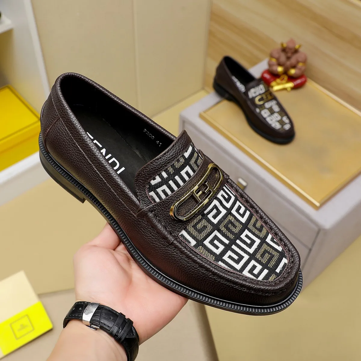 Men's shoes💰460 🕷🕷【FENDI】The latest men's formal leather shoes🇨🇳Classic series not to be missed💯The first layer is made of imported first-layer cowhide☘Original quality, the leather is smooth and delicate🎋The version is awesome, the perfect streamlined outline🍇🐮Leather lining, color, size 38-45...